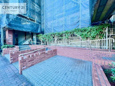 ���̑��@�X���[�v�t���̐݌v�ŁA�Ԃ�����x�r�[�J�[�̈ړ������S�B�G���x�[�^�[�܂Œi���Ȃ��X���[�Y�ł��B