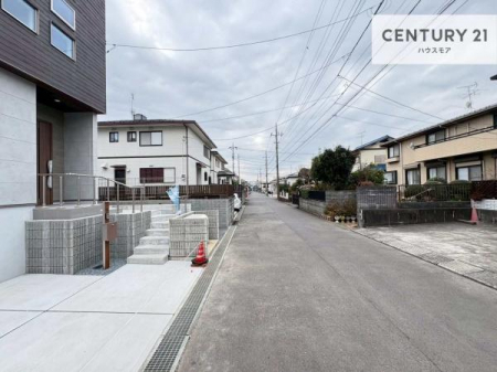 ���̑����n�@�O�ʓ��H6���I�z����ǍD�ȗ��n�ł��B
�Ԍɓ��ꂪ���ȕ������S�ł��ˁB