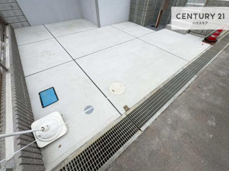 ���ԏ�@���ԃX�y�[�X��2�䕪����܂�(�Ԏ�ɂ��)�I�Z�J���h�J�[�͂������A�o�C�N�⎩�]�ԂȂǂ��u���ꏊ�ɍ���܂���B