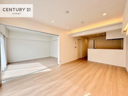 ���r���O�@��؂ȉƑ����W�܂邩�炱��LDK�ɂ͂�����肽���B
�q�����������C�ɏ΂��Ȃ��瑖�����Ă���p�����������u�L���Ƃɂ��ėǂ������v�Ǝv���u�Ԃł��B