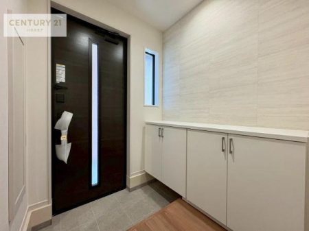 ���ց@�V���[�Y�{�b�N�X�t���Ȃ̂ŁA���ւ��Еt�����|�������₷���ł��I
�X�b�L���������ւŌ˂��J�����u�ԁA�������̂���S�n������Ԃ��o�}���Ă���܂��B
