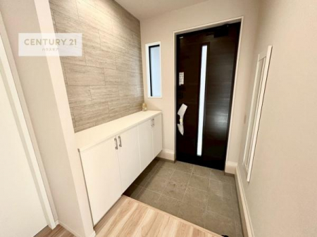 ���ց@�V���[�Y�{�b�N�X�t���Ȃ̂ŁA���ւ��Еt�����|�������₷���ł��I
�X�b�L���������ւŌ˂��J�����u�ԁA�������̂���S�n������Ԃ��o�}���Ă���܂��B
