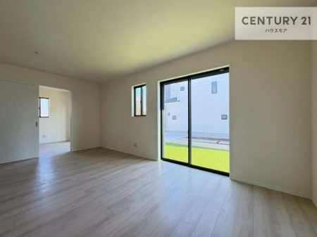 ���r���O�@�S�n�ǂ����r���O�͉Ƒ������R�ƏW�܂�܂��B�Ƒ��c�R�̎��Ԃ����������ł��B���Ƒ��ƁA����w�[���������Ԃ��߂��������ł��ˁB�㕔�����Ŗ��邭�J���I�ȋ�Ԃł��B