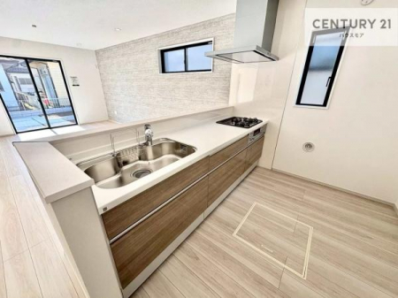 �L�b�`���@��l�C�̑Ζʎ��V�X�e���L�b�`�����̗p���Ă��܂��I���Ƒ��̃R�~���j�P�[�V���������R�Ƒ�����݌v�ł��B
���q�l�ɂ��ڂ��͂��̂Ŋ������ł��ˁI�L�X�g���ĉ��K�ɍ�Ƃ��i�݂܂��B