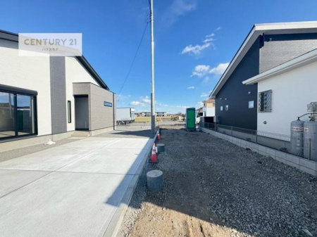 ���̑����n�@�O�ʓ��H��18���I�z����ǍD�ȗ��n�ł��B
�Ԍɓ��ꂪ���ȕ������S�ł��ˁB