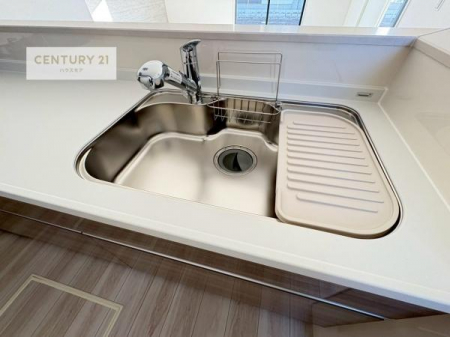 �L�b�`���@���C�h�ȃV���N�ł��ˁI�������˂ɂ������������₷���Ǝ����y�X�d�l�̃V�X�e���L�b�`���ł��I
�f�U�C�����Ƌ@�\�������˂��L�b�`���Ő�����������܂��ˁI