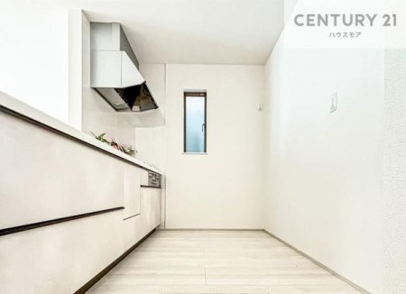 ���d�l�ʐ^(�L�b�`���j�@��l�C�̑Ζʎ��V�X�e���L�b�`�����̗p���Ă��܂��I���Ƒ��̃R�~���j�P�[�V���������R�Ƒ�����݌v�ł��B
���q�l�ɂ��ڂ��͂��̂Ŋ������ł��ˁB���[�͂�����܂��I�i���d�l�j