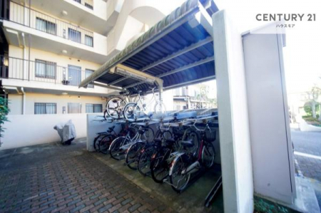 ���̑����p���@���֏ꊮ���ŁA���q���܂̎��]�Ԃ�ʋΗp�̎��]�Ԃ����S���Ēu���܂��B���Ƒ��ɂ����ꂵ���֗��Ȑݔ��ł��B
�󂫏󋵂����C�y�ɂ��₢���킹���������B