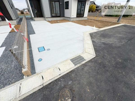 ���ԏ�@���ԃX�y�[�X��2�䕪����܂��I�Z�J���h�J�[�͂������A�o�C�N�⎩�]�ԂȂǂ��u���ꏊ�ɍ���܂���B