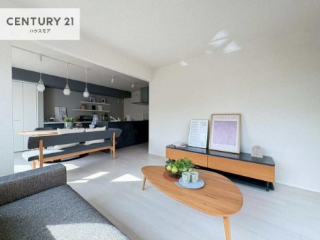 ���r���O�@�S�n�ǂ����r���O�͉Ƒ������R�ƏW�܂�܂��B�Ƒ��c�R�̎��Ԃ����������ł��B���Ƒ��ƁA����w�[���������Ԃ��߂��������ł��ˁB