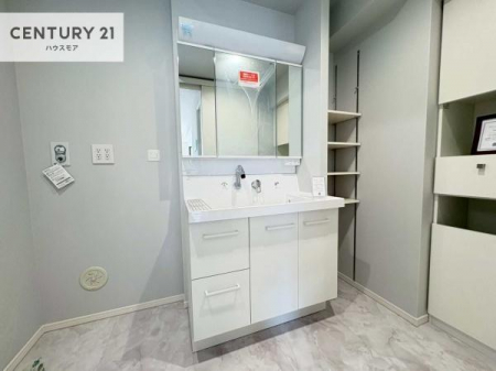 ���ʑ�E���ʏ��@�O�ʋ��d�l�̐��ʏ��́A�g�����Ȃ݂����₷������I���͎��[�ɂȂ��Ă��܂��B�h���C���[�₨���ϓ����Еt������̂Ő��ʑ������X�b�L���ƌ����邱�Ƃ��o���܂��I