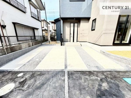 ���ԏ�@���ԃX�y�[�X��2�䕪����܂��I�Z�J���h�J�[�͂������A�o�C�N�⎩�]�ԂȂǂ��u���ꏊ�ɍ���܂���B�y���n�̔���J�Ò��z