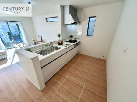 �L�b�`���@��l�C�̑Ζʎ��V�X�e���L�b�`�����̗p���Ă��܂��I���Ƒ��̃R�~���j�P�[�V���������R�Ƒ�����݌v�ł��B
���q�l�ɂ��ڂ��͂��̂Ŋ������ł��ˁI�L�X�g���ĉ��K�ɍ�Ƃ��i�݂܂��B�y���n�̔���J�Ò��z