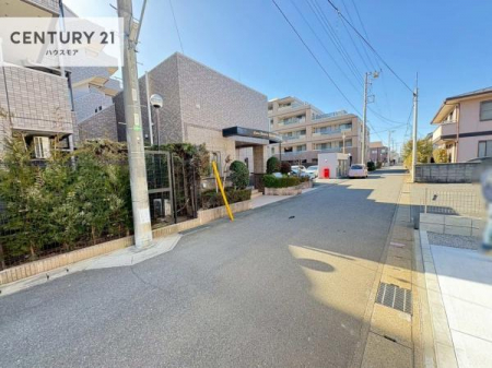 ���̑����n�@�O�ʓ��H��5���I�z����ǍD�ȗ��n�ł��B
�Ԍɓ��ꂪ���ȕ������S�ł��ˁB