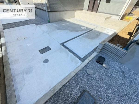 ���ԏ�@���ԃX�y�[�X��2�䕪����܂��I�Z�J���h�J�[�͂������A�o�C�N�⎩�]�ԂȂǂ��u���ꏊ�ɍ���܂���B