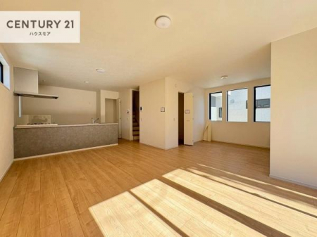 ���r���O�@�D�����z���܂肪���r���O����ł���ċ��S�n�̗ǂ���Ԃ����o���Ă���܂��I
���났�̎��Ԃ��߂����܂��I