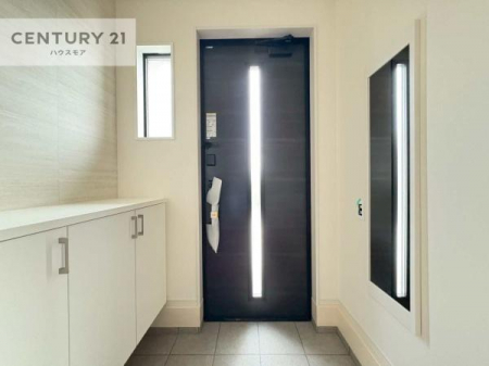 ���ց@�V���[�Y�{�b�N�X�t���Ȃ̂ŁA���ւ��Еt�����|�������₷���ł��I
�X�b�L���������ւŌ˂��J�����u�ԁA�������̂���S�n������Ԃ��o�}���Ă���܂��B
