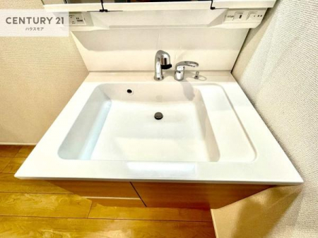 ���ʑ�E���ʏ��@���L�̐��ʑ�{�E���́A������юU��ɂ����g������̗ǂ��݌v�B���������ȒP�ŁA�������̂����Ԃ�ۂĂ܂��B