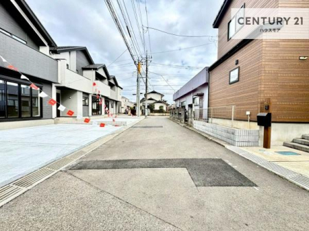 ���̑����n�@�O�ʓ��H��5���I�z����ǍD�ȗ��n�ł��B
�Ԍɓ��ꂪ���ȕ������S�ł��ˁB�y���n�̔���J�Ò��z