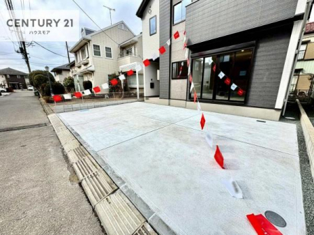 ���ԏ�@���ԃX�y�[�X��2�䕪����܂��I�Z�J���h�J�[�͂������A�o�C�N�⎩�]�ԂȂǂ��u���ꏊ�ɍ���܂���B�y���n�̔���J�Ò��z