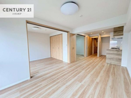 ���r���O�@�D�����z���܂肪���r���O����ł���ċ��S�n�̗ǂ���Ԃ����o���Ă���܂��I
���났�̎��Ԃ��߂����܂��I