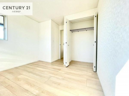 �m���@���[�X�y�[�X�����Ă��܂��I�������X�b�L�����ڂ��鎖���ł��܂��ˁB
�Ƌ��I�΂Ȃ��V���v���ȃf�U�C���ׁ̈A�Ƌ��I�΂����C�ɓ���̋�ԍ�肪�ł������ł��ˁB