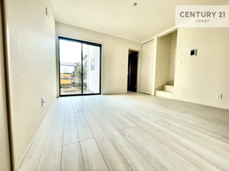 ���r���O�@�D�����z���܂肪���r���O����ł���ċ��S�n�̗ǂ���Ԃ����o���Ă���܂��I
���났�̎��Ԃ��߂����܂��I