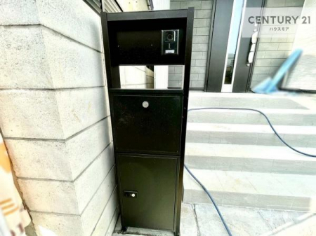 ���̑����n�@��z�{�b�N�X���������Ă��邽�߁A�s�ݎ��ł��ו��̎󂯎�肪�\�B
�Ĕz�B�̎�Ԃ��Ȃ��A�Z���������ł��X�g���X�Ȃ����p�ł��܂��B