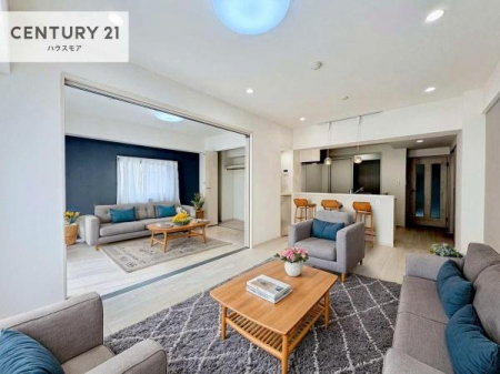 ���r���O�@�Ƌ��CG�p�[�X�ł��B�J�����̂���L�XLDK�I�\�t�@�[��_�C�j���O�e�[�u����u���Ă������ɂȂ�Ȃ��̂ŉ��K�ɉ߂����܂��I