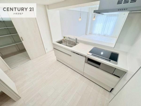 �L�b�`���@��Ƃ肠�钲���X�y�[�X�ō�Ƃ����₷�����K�ȃL�b�`���ł��I
���q�l�ƈꏏ�ɂ��َq������y���߂�L�X�X�y�[�X�ł��B�y�����������ԂɂȂ肻���ł��ˁI