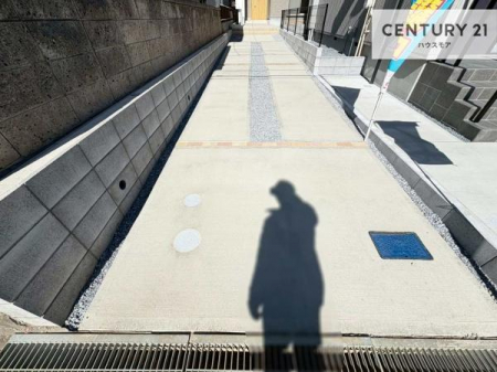 ���ԏ�@���ԃX�y�[�X��2�䕪����܂��I�Z�J���h�J�[�͂������A�o�C�N�⎩�]�ԂȂǂ��u���ꏊ�ɍ���܂���B