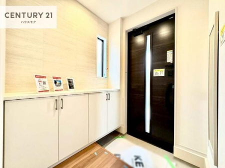 ���ց@�V���[�Y�{�b�N�X�t���Ȃ̂ŁA���ւ��Еt�����|�������₷���ł��I
�X�b�L���������ւŌ˂��J�����u�ԁA�������̂���S�n������Ԃ��o�}���Ă���܂��B�y���n�̔���J�Ò��z