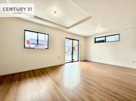 ���r���O�@�傫�ȑ����炽���Ղ�̗z���������閾�邢���r���O�B�J�����̂��郊�r���O�ŉƑ��c���̂��났�̎��Ԃ��߂����܂��I�����̂����w�\�ł��I���񌻒n�ŗz������Ȃǂ��̊����������܂��I�y���n�̔���J�Ò��z