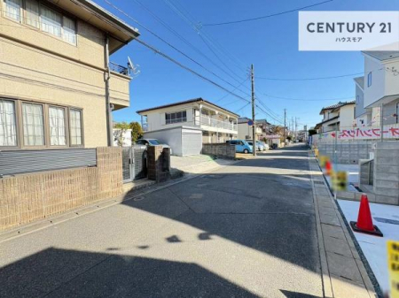 ���̑����n�@�O�ʓ��H6���I�z����ǍD�ȗ��n�ł��B
�Ԍɓ��ꂪ���ȕ������S�ł��ˁB