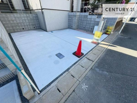 ���ԏ�@���ԃX�y�[�X��2�䕪����܂��I�Z�J���h�J�[�͂������A�o�C�N�⎩�]�ԂȂǂ��u���ꏊ�ɍ���܂���B