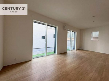 ���r���O�@�傫�ȑ����炽���Ղ�̗z���������閾�邢���r���O�B�J�����̂��郊�r���O�ŉƑ��c���̂��났�̎��Ԃ��߂����܂��I�����̂����w�\�ł��I���񌻒n�ŗz������Ȃǂ��̊����������܂��I