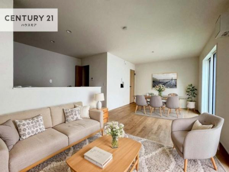 ���r���O�@�Ƌ��CG�p�[�X�ł��B�J�����̂���L�XLDK�I�\�t�@�[��_�C�j���O�e�[�u����u���Ă������ɂȂ�Ȃ��̂ŉ��K�ɉ߂����܂��I�R�~���j�P�[�V���������₷�����r���O�ł��I