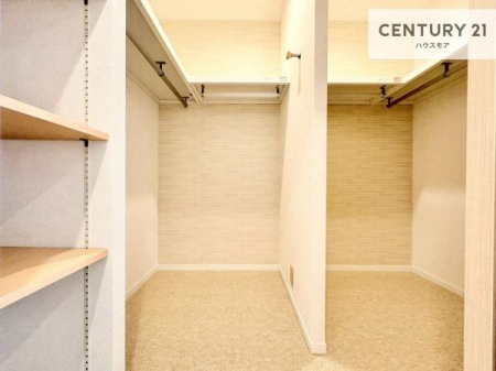 ���[�@�t�@�~���[�N���[�N��������Z�܂��́A���[�͂Ɖ��K�������˔������ґ�ȋ�Ԑ݌v�B�ߗނ�o�b�O�A�G�ߕ��܂łЂƂ܂Ƃ߂ɂł��A���X�̐������ڂ������ƃX�}�[�g�ɁI