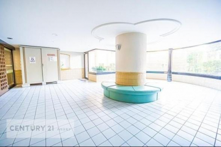 ���r�[�@�傫�ȑ���z�����J�������ӂ�郍�r�[��ԁB���R�����L����A��Ƃ�Ə㎿��������������}���V�����̌}�o�X�y�[�X�ł��B