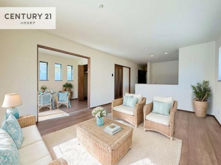 ���r���O�@�Ƌ��CG�p�[�X�ł��B�S�n�ǂ����r���O�͉Ƒ������R�ƏW�܂�܂��B�Ƒ��c�R�̎��Ԃ����������ł��B���Ƒ��ƁA����w�[���������Ԃ��߂��������ł��ˁB