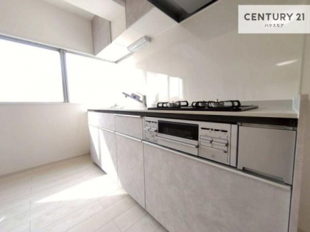 �L�b�`���@��Ƃ肠�钲���X�y�[�X�ō�Ƃ����₷�����K�ȃL�b�`���ł��I
���q�l�ƈꏏ�ɂ��َq������y���߂�L�X�X�y�[�X�ł��B�y�����������ԂɂȂ肻���ł��ˁI