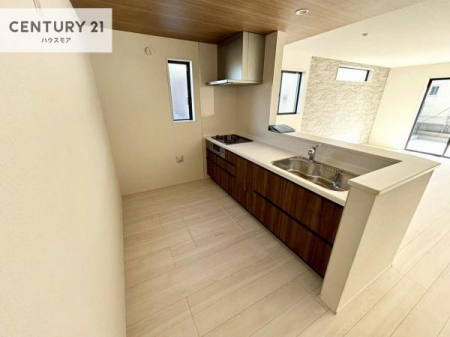 �L�b�`���@��Ƃ肠�钲���X�y�[�X�ō�Ƃ����₷�����K�ȃL�b�`���ł��I
���q�l�ƈꏏ�ɂ��َq������y���߂�L�X�X�y�[�X�ł��B�y�����������ԂɂȂ肻���ł��ˁI