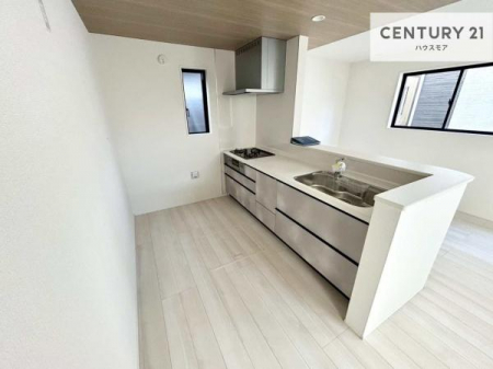 �L�b�`���@��Ƃ肠�钲���X�y�[�X�ō�Ƃ����₷�����K�ȃL�b�`���ł��I
���q�l�ƈꏏ�ɂ��َq������y���߂�L�X�X�y�[�X�ł��B�y�����������ԂɂȂ肻���ł��ˁI