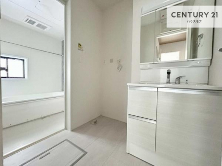 ���ʑ�E���ʏ��@�O�ʋ��d�l�̐��ʏ��́A�g�����Ȃ݂����₷������I���͎��[�ɂȂ��Ă��܂��B�h���C���[�₨���ϓ����Еt������̂Ő��ʑ������X�b�L���ƌ����邱�Ƃ��o���܂��I