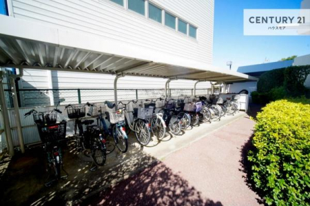 ���̑����p���@���֏ꊮ���ŁA���q���܂̎��]�Ԃ�ʋΗp�̎��]�Ԃ����S���Ēu���܂��B���Ƒ��ɂ����ꂵ���֗��Ȑݔ��ł��B
�󂫏󋵂����C�y�ɂ��₢���킹���������B