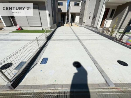 ���ԏ�@���ԃX�y�[�X��2�䕪����܂��I�Z�J���h�J�[�͂������A�o�C�N�⎩�]�ԂȂǂ��u���ꏊ�ɍ���܂���B