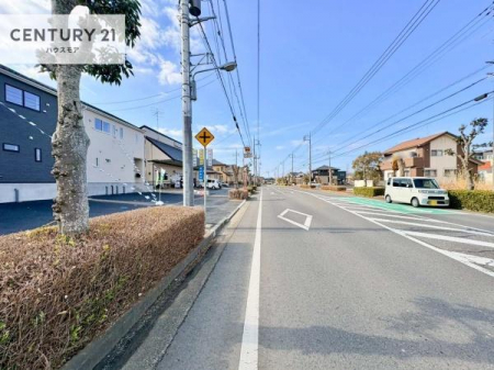 ���̑����n�@�O�ʓ��H��21���I�z����ǍD�ȗ��n�ł��B
�Ԍɓ��ꂪ���ȕ������S�ł��ˁB