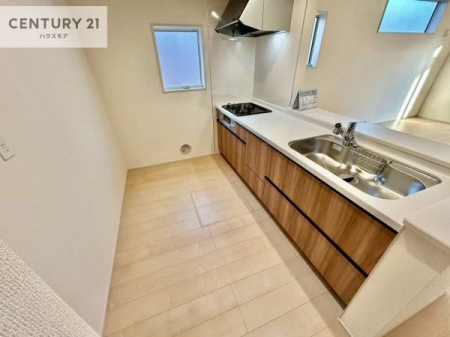 �L�b�`���@��l�C�̑Ζʎ��V�X�e���L�b�`�����̗p���Ă��܂��I���Ƒ��̃R�~���j�P�[�V���������R�Ƒ�����݌v�ł��B
���q�l�ɂ��ڂ��͂��̂Ŋ������ł��ˁB�L�X�g���ĉ��K�ɍ�Ƃ��i�݂܂��B