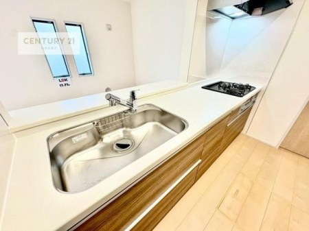 �L�b�`���@��l�C�̑Ζʎ��V�X�e���L�b�`�����̗p���Ă��܂��I���Ƒ��̃R�~���j�P�[�V���������R�Ƒ�����݌v�ł��B
���q�l�ɂ��ڂ��͂��̂Ŋ������ł��ˁB�L�X�g���ĉ��K�ɍ�Ƃ��i�݂܂��B