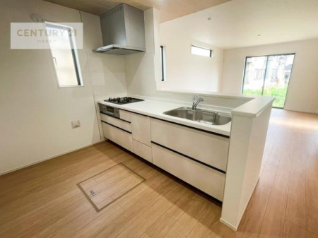 ���d�l�ʐ^(�L�b�`���j�@��l�C�̑Ζʎ��V�X�e���L�b�`�����̗p���Ă��܂��I���Ƒ��̃R�~���j�P�[�V���������R�Ƒ�����݌v�ł��B
���q�l�ɂ��ڂ��͂��̂Ŋ������ł��ˁB���[�͂�����܂��I�i���d�l�j